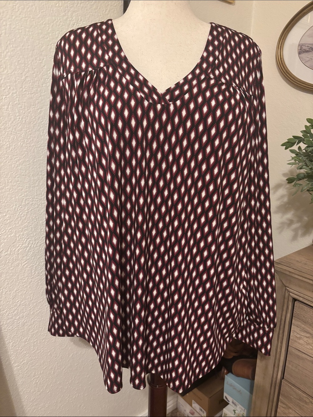 Lane Bryant Geometric Print V-Neck Blouse in Burgundy and Cream-Size 18/20